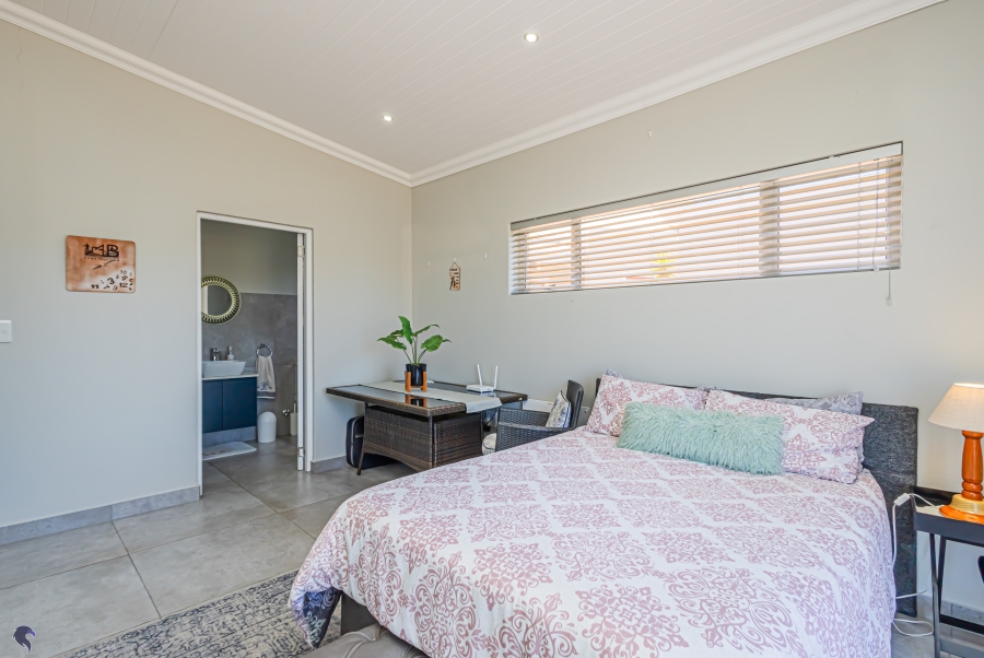 5 Bedroom Property for Sale in Myburgh Park Western Cape